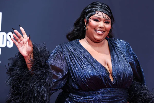 What Did Lizzo Do To Dancers? 3 Former Dancers Accuse Lizzo of Sexual ...